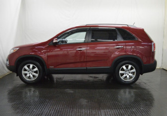 Подержанный автомобиль Kia Sorento 2012 года (8 фото)
