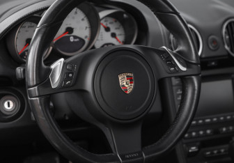 Подержанный автомобиль Porsche Cayman 2010 года (17 фото)