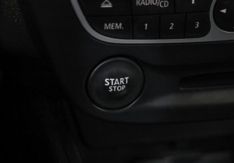 Подержанный автомобиль Renault Fluence 2010 года (15 фото)