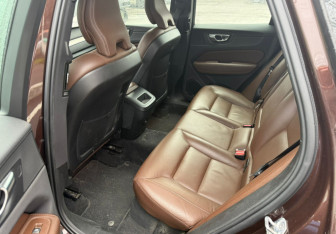 Подержанный автомобиль Volvo XC60 2020 года (6 фото)