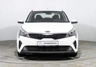 Подержанный автомобиль Kia Rio Sedan 2021 года (2 фото)
