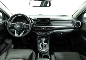 Подержанный автомобиль Kia Cerato Sedan 2019 года (13 фото)