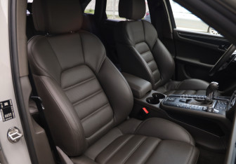 Подержанный автомобиль Porsche Macan 2019 года (29 фото)