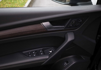 Подержанный автомобиль Audi Q5 2021 года (23 фото)