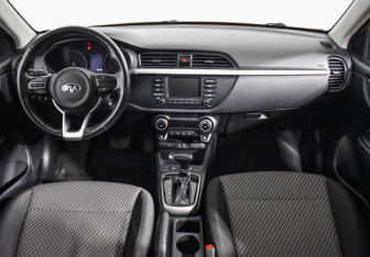 Подержанный автомобиль Kia Rio Sedan 2017 года (13 фото)