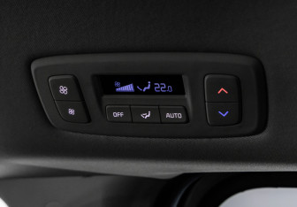 Подержанный автомобиль Kia Carnival 2022 года (27 фото)