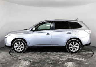 Подержанный автомобиль Mitsubishi Outlander 2013 года (8 фото)