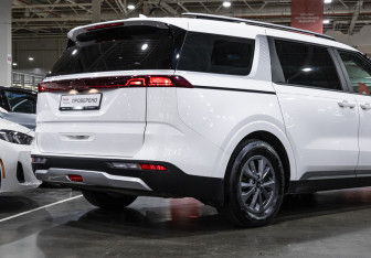 Подержанный автомобиль Kia Carnival 2021 года (8 фото)