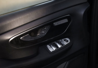 Подержанный автомобиль Mercedes-Benz Vito 2015 года (21 фото)