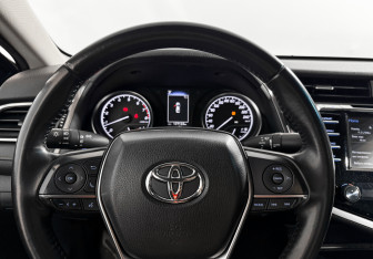Подержанный автомобиль Toyota Camry Sedan 2019 года (18 фото)