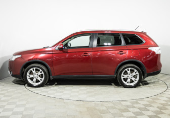 Подержанный автомобиль Mitsubishi Outlander 2014 года (8 фото)