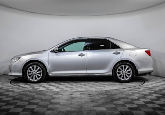 Подержанный автомобиль Toyota Camry Sedan 2013 года (4 фото)
