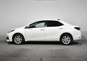 Подержанный автомобиль Toyota Corolla Sedan 2016 года (8 фото)
