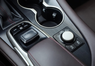 Подержанный автомобиль Lexus RX 2018 года (22 фото)