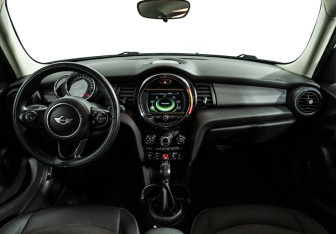 Подержанный автомобиль MINI Hatch 2016 года (13 фото)