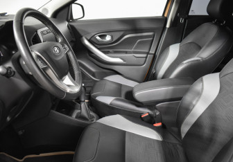 Подержанный автомобиль LADA (ВАЗ) XRAY 2019 года (10 фото)