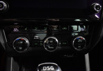 Подержанный автомобиль Skoda Octavia Liftback 2018 года (15 фото)