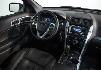 Подержанный автомобиль Ford Explorer 2014 года (8 фото)