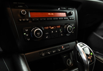 Подержанный автомобиль BMW X1 2013 года (15 фото)
