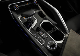 Подержанный автомобиль Geely Tugella 2023 года (18 фото)