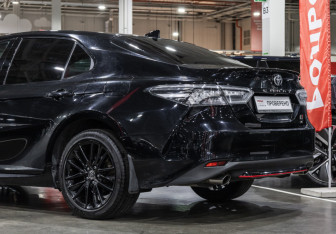 Подержанный автомобиль Toyota Camry Sedan 2021 года (9 фото)