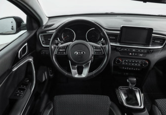 Подержанный автомобиль Kia Ceed Hatchback 2018 года (11 фото)