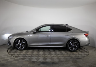 Подержанный автомобиль Skoda Octavia Liftback 2023 года (8 фото)