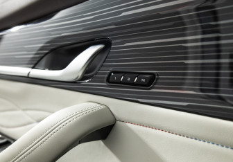 Подержанный автомобиль Geely Monjaro 2023 года (17 фото)