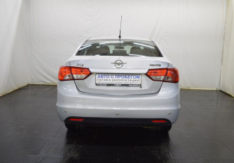 Подержанный автомобиль Haima M3 2014 года (6 фото)