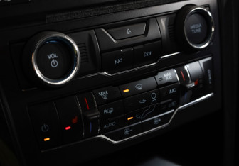 Подержанный автомобиль Ford Explorer 2017 года (19 фото)