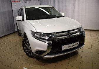 Подержанный автомобиль Mitsubishi Outlander 2017 года (3 фото)