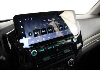 Подержанный автомобиль Mitsubishi Pajero 2012 года (15 фото)