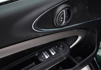 Подержанный автомобиль MINI Clubman Wagon 2018 года (24 фото)