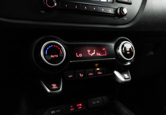 Подержанный автомобиль Kia Rio Sedan 2019 года (16 фото)