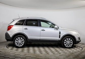 Подержанный автомобиль Opel Antara 2014 года (4 фото)