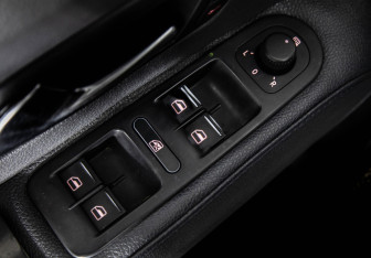 Подержанный автомобиль Volkswagen Amarok 2013 года (15 фото)