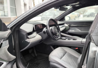 Подержанный автомобиль Zeekr 001 2023 года (12 фото)