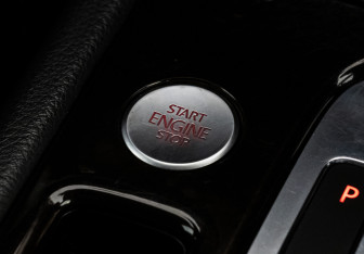 Подержанный автомобиль Volkswagen Touareg 2012 года (16 фото)