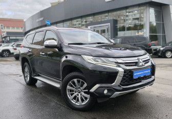 Подержанный автомобиль Mitsubishi Pajero Sport 2017 года (3 фото)