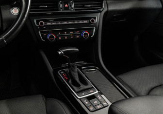 Подержанный автомобиль Kia Optima Sedan 2019 года (13 фото)