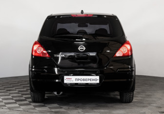 Подержанный автомобиль Nissan Tiida Hatchback 2010 года (6 фото)