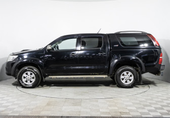 Подержанный автомобиль Toyota Hilux 2014 года (8 фото)