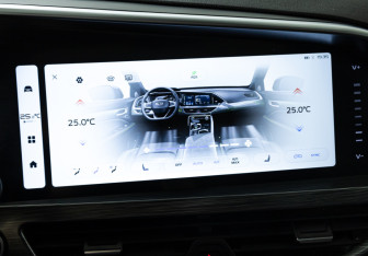 Подержанный автомобиль Geely Tugella 2023 года (18 фото)