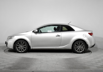 Подержанный автомобиль Kia Cerato Coupe 2011 года (8 фото)