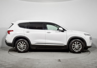 Подержанный автомобиль Hyundai Santa Fe 2022 года (4 фото)