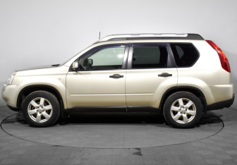 Подержанный автомобиль Nissan X-Trail 2008 года (8 фото)