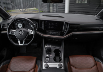 Подержанный автомобиль Volkswagen Touareg 2018 года (13 фото)
