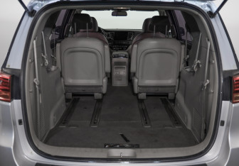 Подержанный автомобиль Kia Carnival 2018 года (29 фото)