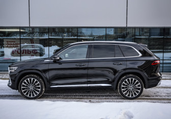 Подержанный автомобиль Geely Monjaro 2025 года (8 фото)