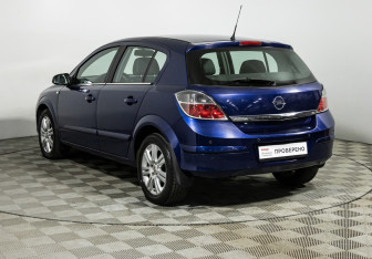 Подержанный автомобиль Opel Astra Hatchback 2007 года (7 фото)